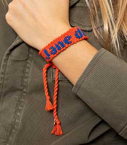 Tenue portée avec Bracelet brésilien Mantra Jane de Boy