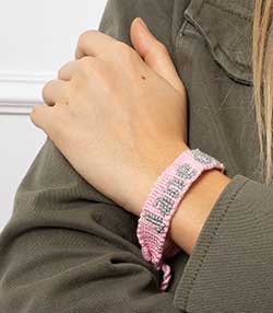 Tenue portée avec Bracelet brésilien Mantra Jane de Boy