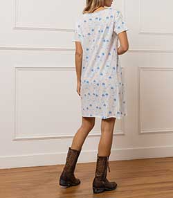 Tenue portée avec Robe tee-shirt Blue Girl exclu Jane de Boy