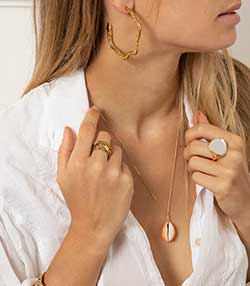 Tenue portée avec Bague Miroir Ciottolo