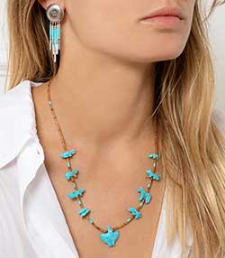 Tenue portée avec Boucles d'oreille ethniques Isabelle