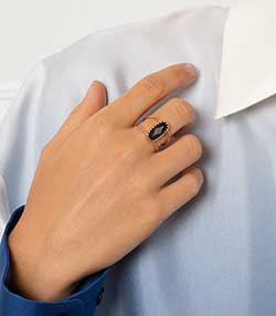 Tenue portée avec Bague Mahé Noir et Diamants