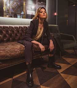 Tenue portée avec Pantalon à pinces Pull-On Charcoal