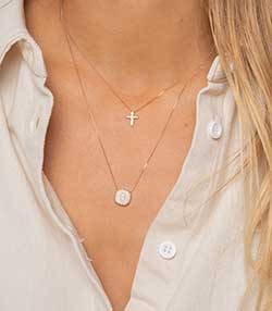 Tenue portée avec Collier Emile