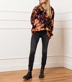 Tenue portée avec Hoodie Chris tie & dye