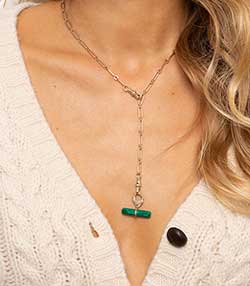 Tenue portée avec Collier Debbie N°3 