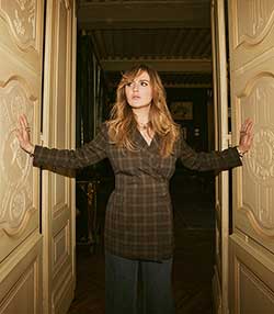 Tenue portée avec Blazer à carreaux Marron