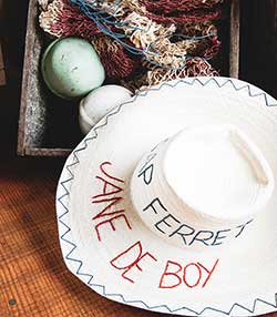 Tenue portée avec Chapeau de paille Cap Ferret x Jane de Boy