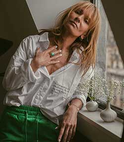 Tenue portée avec Boucles d'oreilles Five Spike x Jane de Boy