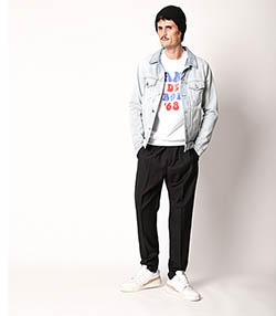 Tenue portée avec Tee-shirt Trucker Jane de Boy '68 Natural/Bleu/Rouge