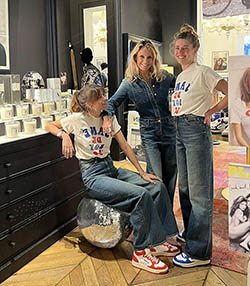 Tenue portée avec Tee-shirt Trucker Jane de Boy '68 Natural/Bleu/Rouge