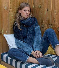 Tenue portée avec Bottines Classic Ultra Mini Plateforme Daim Bleu