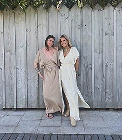 Tenue portée avec Robe longue Empire Café Latte