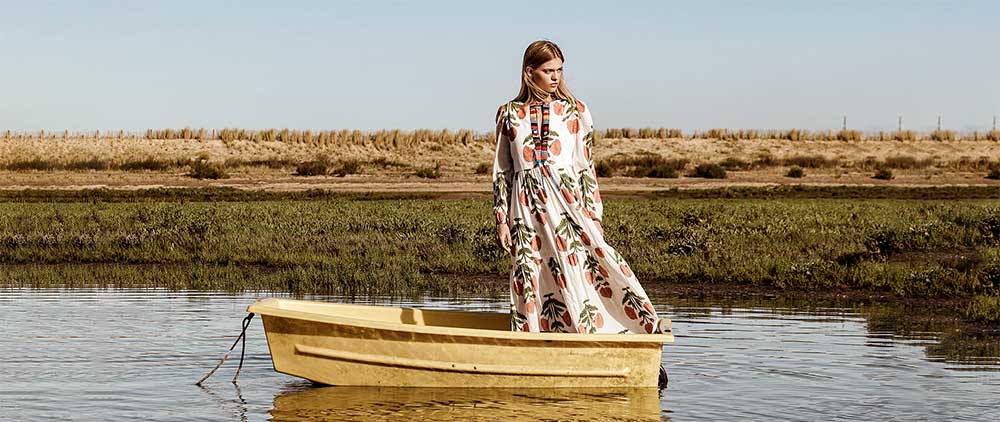 Comment porter la robe longue en toutes saisons ?