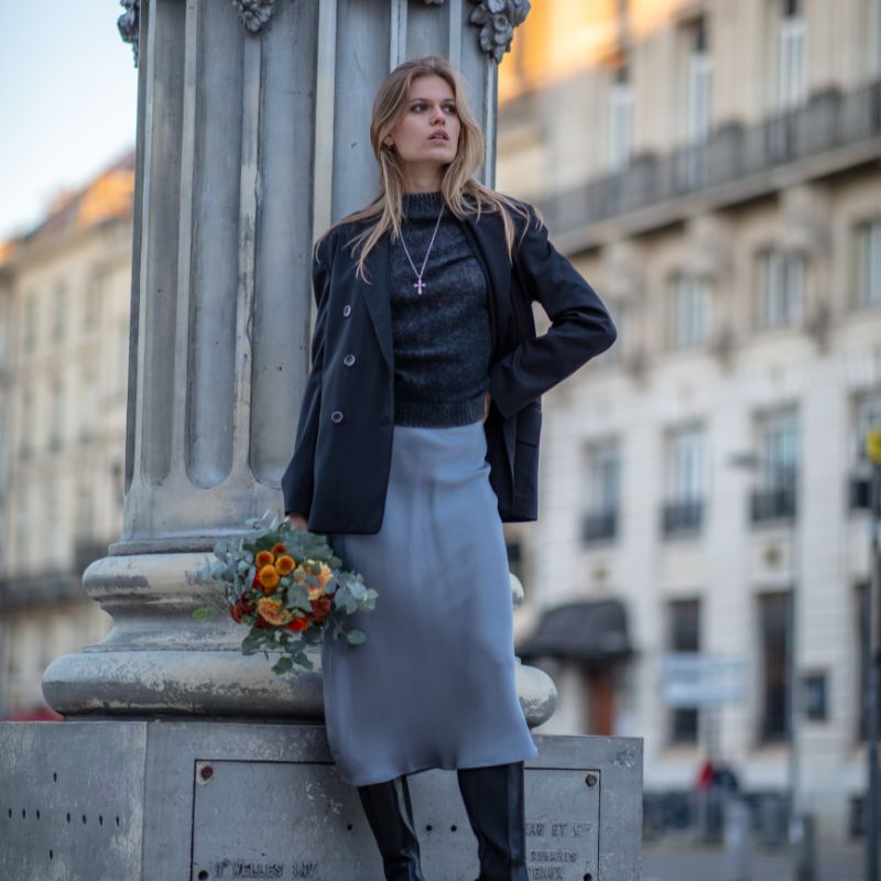 Look blazer avec jupe satinée