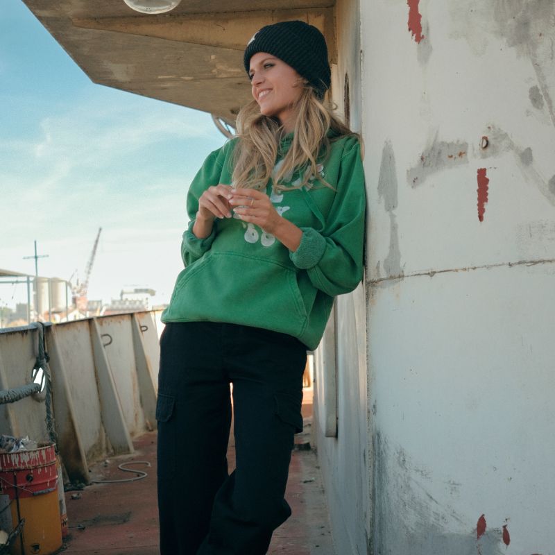 Look avec un hoodie vert Hoodie vert Jane de Boy