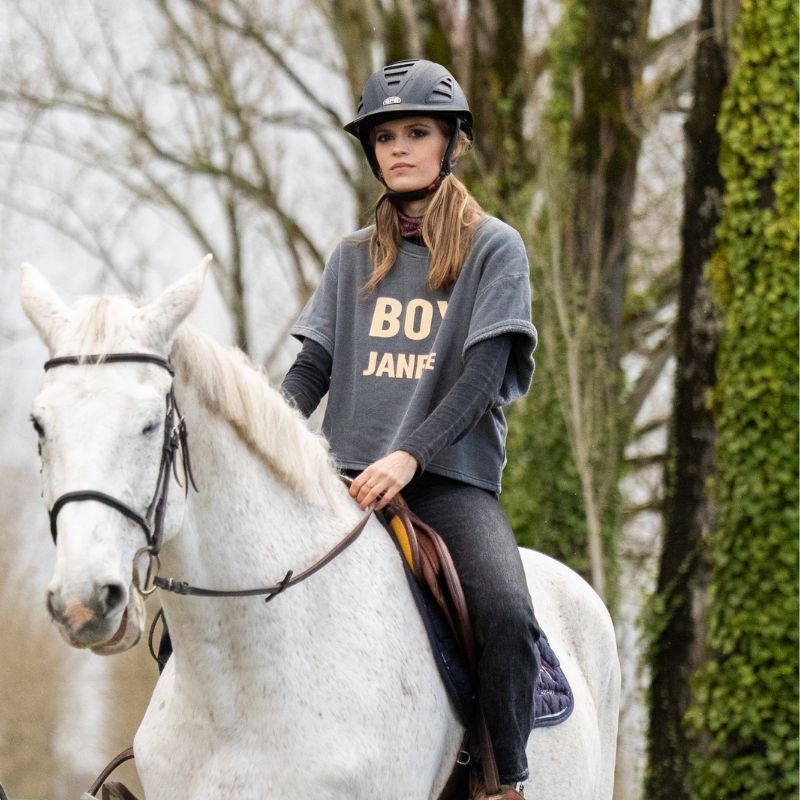 Look layering avec le sweat Jane de Boy Sweat-shirt Crop