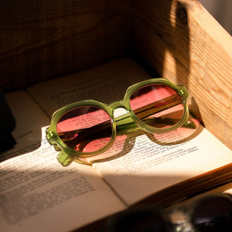 Lunettes de soleil verres teintés rose