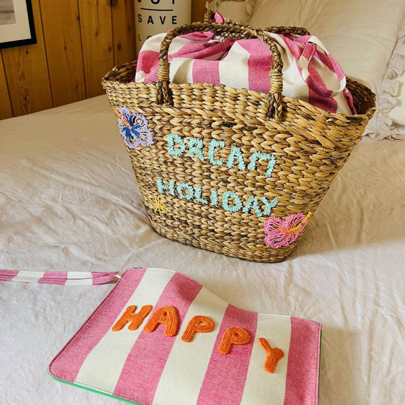 Panier en osier brodé