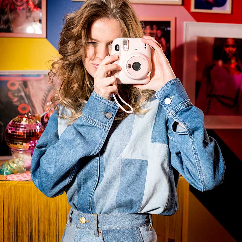 Total look denim avec jupe et chemise rétro