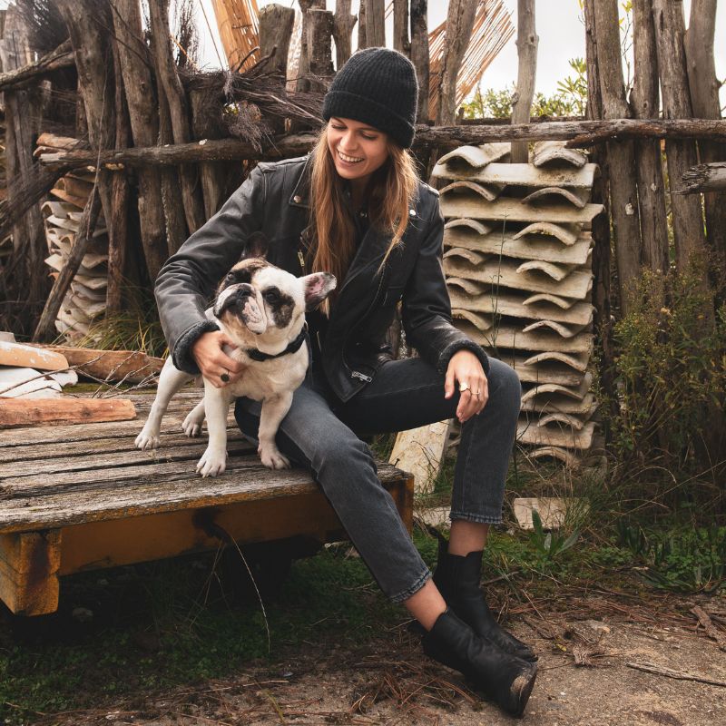 Veste en cuir noire cintrée