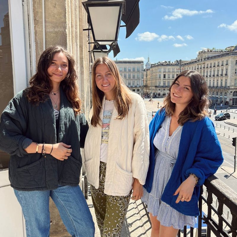 Ensemble de vestes kimonos chez Jane de Boy