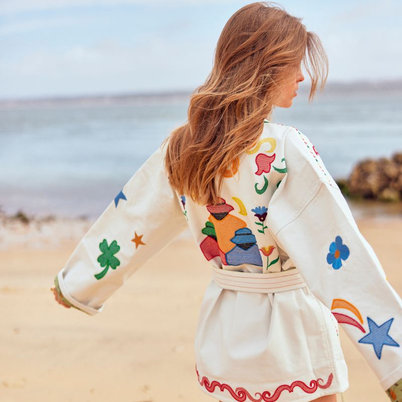 Veste kimono colorée avec broderies bohèmes